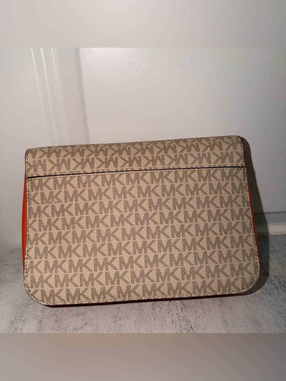 Michael Kors Sloan Editor Medium Flap Messenger bag in the color Poppy - Picture 5 of 5
